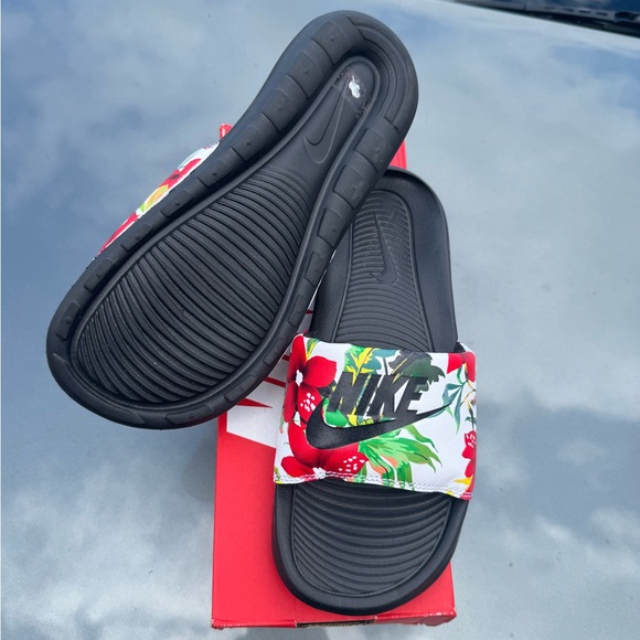 Nike Floral Slide Sandals - Picture 3 of 3